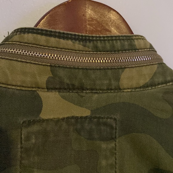 Abercrombie ladies jacket, camo, large. Like New. - Picture 6 of 6